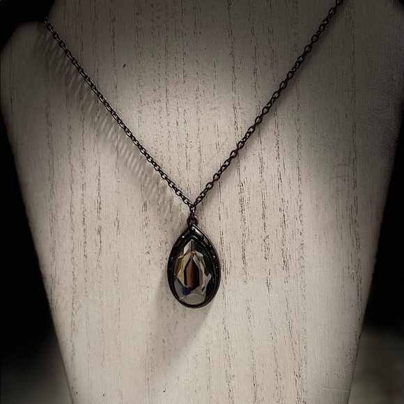 Crystal Pendant- Victorian  Style with Bronze Chain Necklace - Picture 5 of 5